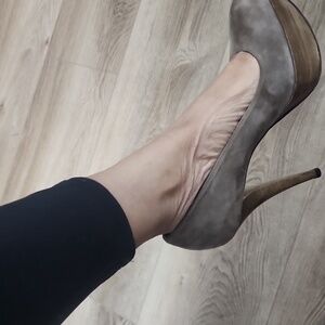 STUART WEITZMAN REAL SUEDE PLATFORM PUMPS NON SKID SOLES SIZE 9 EUC